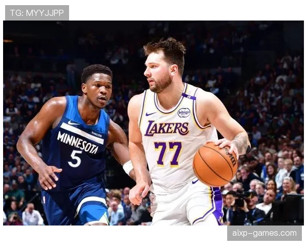 爱德华兹由单打转突篮下，比上季终结效率显著提升