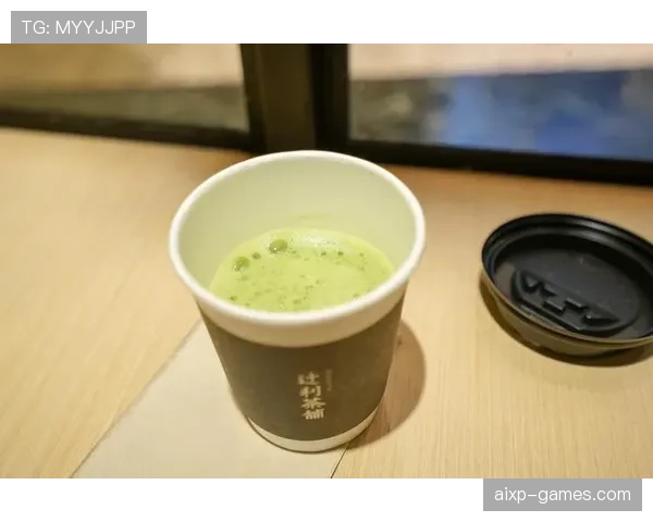 刷到安洗莹排队买奶茶的照片，手上的那块表把我当场懵了